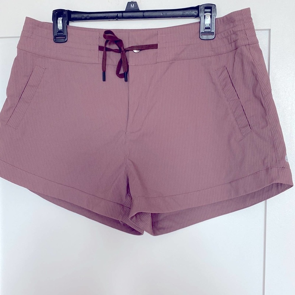 CRZ Yoga Shorts. 2 1/2” inseam. Zip button and drawstring mauve size 14
C - Picture 4 of 8